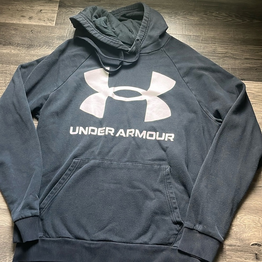 Under Armour Loose Size Medium Sweatshirt